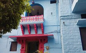 Yogis Guest House